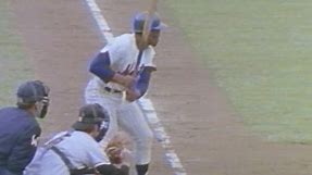 Willie Mays homers in Mets debut