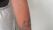 Prettiest dainty floral wrist rap arrounf today i did today🌸 #floraltattoo #floralwristtattoo #finelinetattoo #femaletattooartist #tattooideas #tattoofyp