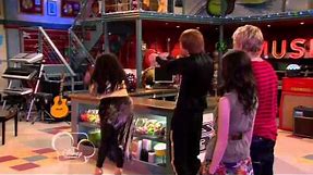 Dez and Trish dancing - Austin & Ally S01 E01 (HD)