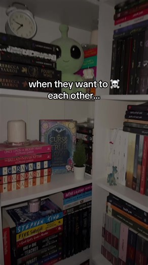 IN MY DARK ROMANCE AREA ☠️🖤 what’s your favorite dark romance book girlies??? 🖤 #darkromance #enemytolovers #☠️ #booktok #fyp