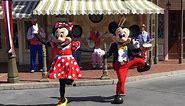 Cute Mickey Mouse and Minnie Mouse dancing! // Disneyland