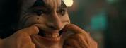 Joaquin Phoenix Joker Smiling Wallpaper