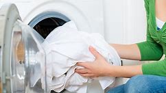 Sposoby na tanie pranie. Poznaj sprytne triki, żeby wydawać mniej. Sprawdź, jak prać nie tylko oszczędnie, ale i z głową