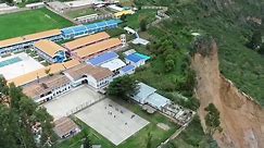 Ayacucho: Parte de colegio cayó al abismo tras crecida de río