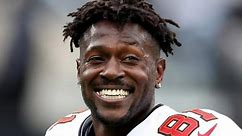 Antonio Brown speaks out after walking off the field during Buccaneers game