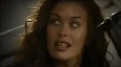 Megan Gale fermata alla dogana: il primo spot Omnitel del 1999