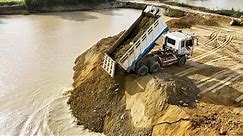 Excellent Driver Truck Skills Dumping Dirt Mini Dozer D31P 24ton Truck, 15Ton Truck Backfill