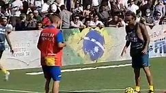 Foot01.com - Gabriel Jesus et Neymar s'amusent...