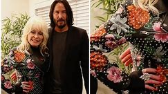 Keanu Reeves "no hands": People have noticed that Keanu Reeves does not touch women in photos