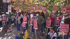 Temple Hospital nurses, workers rally at Pennsylvania Convention Center