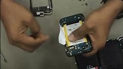 blackberry Q5 battery removal