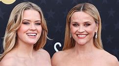 Reese Witherspoon et sa fille Ava Phillippe adoptent des looks assortis sur le tapis rouge, elles se