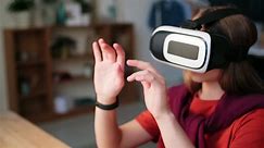 Virtual reality game headset