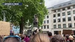 Raw video: Edward Colston statue torn down in Bristol, England