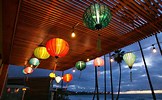 Tamaño de Resultado de imágenes de Hanging Paper Lanterns With lights.: 162 x 100. Fuente: www.theknot.com