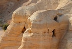 Risultato immagine per Rotoli Mar Morto Giordania Grotte. Dimensioni: 145 x 100. Fonte: it.aleteia.org