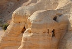 Risultato immagine per Rotoli Mar Morto Giordania Grotte. Dimensioni: 146 x 100. Fonte: it.aleteia.org
