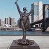 Résultat d’image pour Celebrity Statues. Taille: 101 x 101. Source: gillieandmarc.com