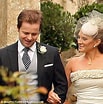 mida de Resultat d'imatges per a Georgie Thompson Wedding.: 103 x 104. Font: www.dailymail.co.uk