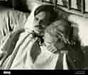 Omar Sharif and Julie Christie కోసం చిత్ర ఫలితం. పరిమాణం: 124 x 106. మూలం: www.alamy.es