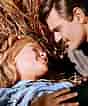 Omar Sharif and Julie Christie కోసం చిత్ర ఫలితం. పరిమాణం: 88 x 106. మూలం: mattsko.wordpress.com