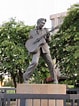 Bildergebnis für Statue of Elvis. Größe: 79 x 106. Quelle: chirkup.me