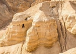 Risultato immagine per Rotoli Mar Morto Giordania Grotte. Dimensioni: 151 x 108. Fonte: www.mitiemisteri.it