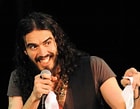 Russell Brand Stand up に対する画像結果.サイズ: 140 x 109。ソース: www.eonline.com