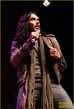 Russell Brand Stand up に対する画像結果.サイズ: 74 x 109。ソース: www.justjared.com