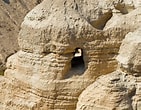 Risultato immagine per Rotoli Mar Morto Giordania Grotte. Dimensioni: 141 x 110. Fonte: ilfattostorico.com