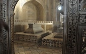 تصویر کا نتیجہ برائے Taj Mahal Inside. سائز: 175 x 110۔ ماخذ: www.pinterest.com