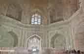 Taj Mahal Inside కోసం చిత్ర ఫలితం. పరిమాణం: 171 x 110. మూలం: commons.wikimedia.org