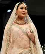 Kareena Kapoor Dress ಗಾಗಿ ಇಮೇಜ್ ಫಲಿತಾಂಶ. ಗಾತ್ರ: 150 x 181. ಮೂಲ: www.pinterest.com