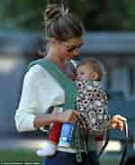 تصویر کا نتیجہ برائے Gisele Bundchen children. سائز: 150 x 183۔ ماخذ: www.dailymail.co.uk