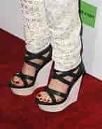 Image result for Gwen Stefani's Toes. Size: 146 x 184. Source: www.wikifeet.com