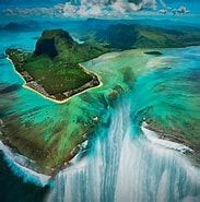 Image result for Mauritius Fakta. Size: 183 x 185. Source: www.thetravellerworldguide.com