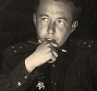 Risultato immagine per Aleksandr Solzhenitsyn Officer of Red Army. Dimensioni: 196 x 185. Fonte: sales.vgtrk.com