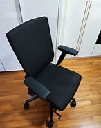 T55 Chair に対する画像結果.サイズ: 146 x 185。ソース: www.carousell.sg