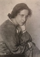 Risultato immagine per Hannah Arendt opere. Dimensioni: 131 x 185. Fonte: www.wikiwand.com