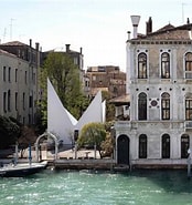Bilderesultat for Corso Biennale Venezia. Størrelse: 174 x 185. Kilde: www.travelandleisure.com