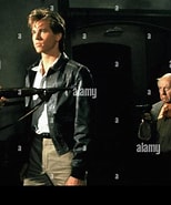 Bildergebnis für VAL KILMER 1984. Größe: 154 x 185. Quelle: www.alamy.com