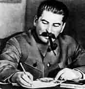 Biletresultat for Józef Stalin Kim był. Storleik: 175 x 185. Kjelde: www.newsweek.pl