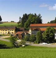 Bildergebnis für Bayerischer Wald Bauernhof Familienurlaub. Größe: 180 x 149. Quelle: www.sehenswerter-bayerischer-wald.de