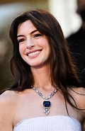 Image result for Anne Hathaway Beskjeftigelse. Size: 120 x 185. Source: www.vogue.fr