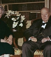 Risultato immagine per Winston Churchill moglie. Dimensioni: 165 x 185. Fonte: www.express.co.uk