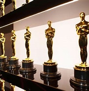 Kuvatulos haulle Oscars Denominazioni. Koko: 182 x 185. Lähde: stylemagazine.com