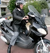 Image result for Trafficker son scooter. Size: 173 x 185. Source: photo.gala.fr