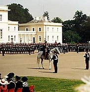 Risultato immagine per Reale Accademia Militare Di Sandhurst. Dimensioni: 182 x 156. Fonte: www.wikiwand.com