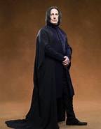 Afbeeldingsresultaten voor Severus Snape Portrayed by. Grootte: 144 x 185. Bron: www.harrypotterfanzone.com