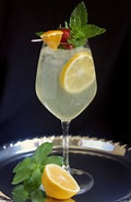 Bildresultat för mousserande Limoncello Cocktail. Storlek: 120 x 185. Källa: www.christinascucina.com